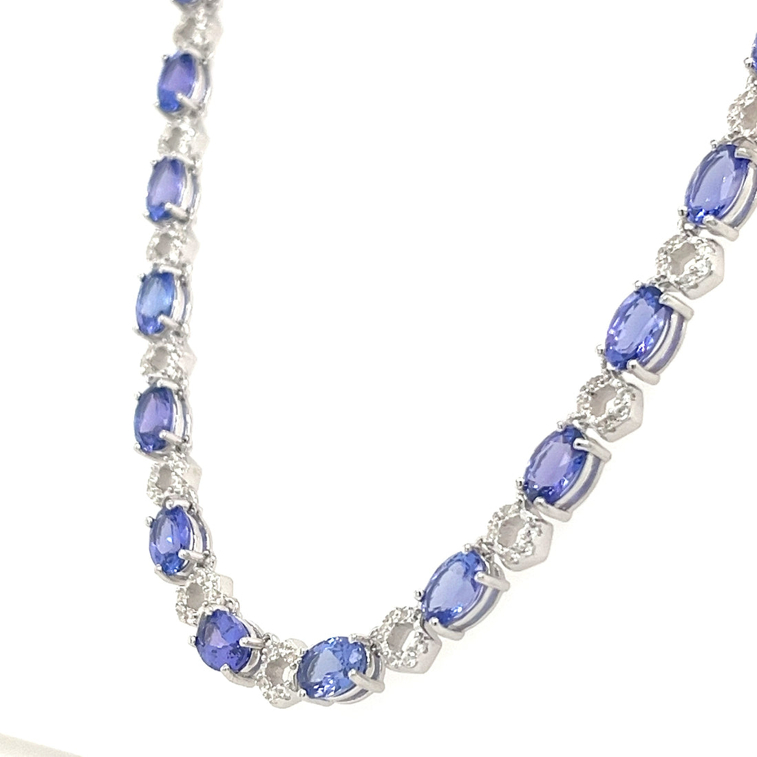 32 Oval-Cut Tanzanite Necklace: A Stunning 27.13 Carat Gemstone (PJC32780N)