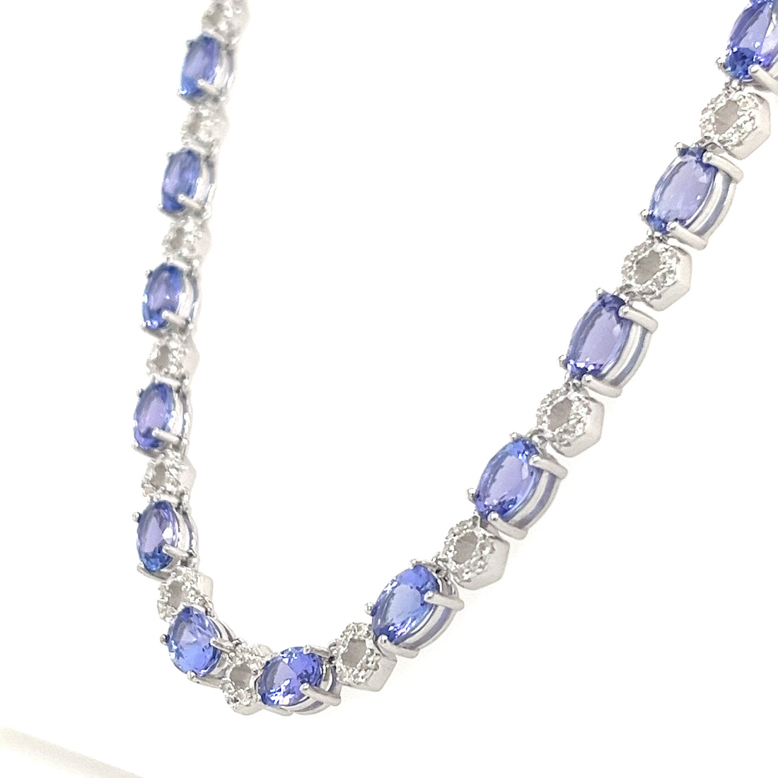 32 Oval-Cut Tanzanite Necklace: A Stunning 27.13 Carat Gemstone (PJC32780N)