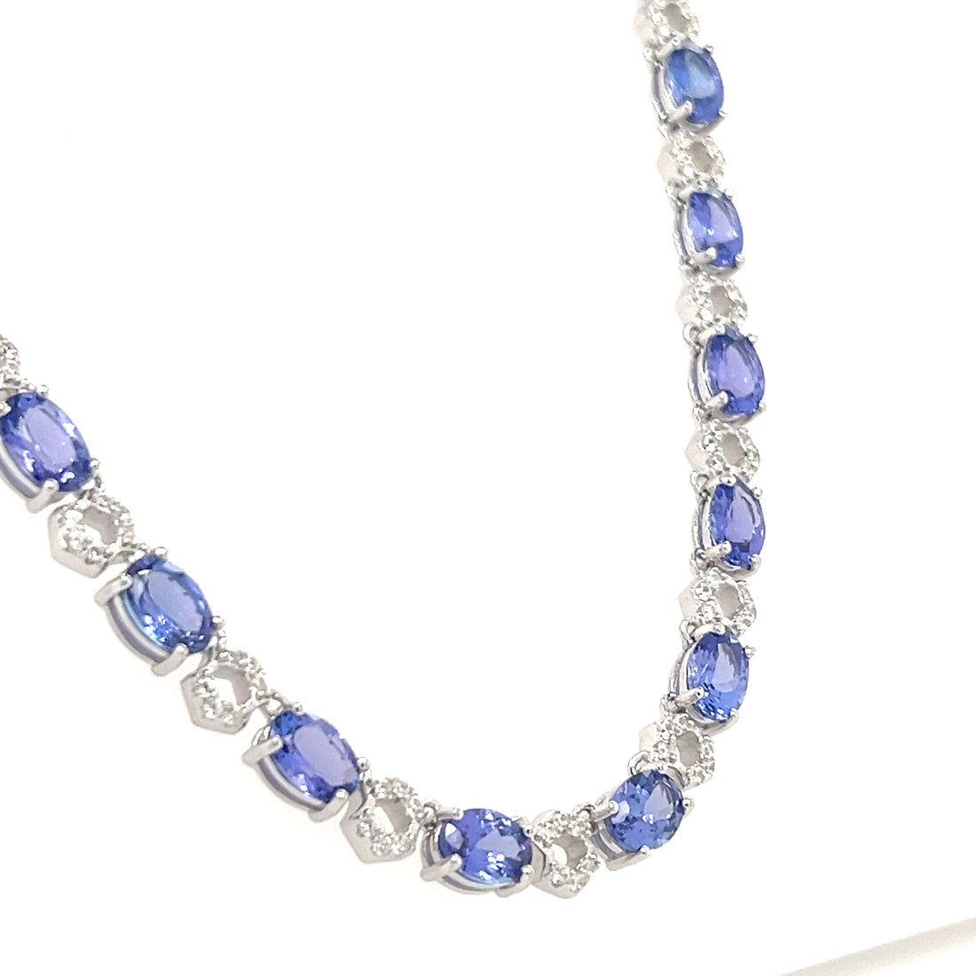 32 Oval-Cut Tanzanite Necklace: A Stunning 27.13 Carat Gemstone (PJC32780N)